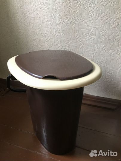 Ведро пластиковое с санитарным оснащением