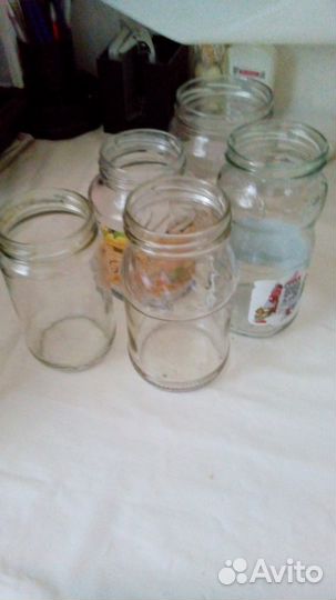 Стеклянные банки с винтовыми крышками