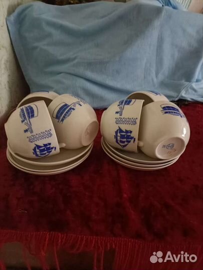 Чайные чашки с блюдцами