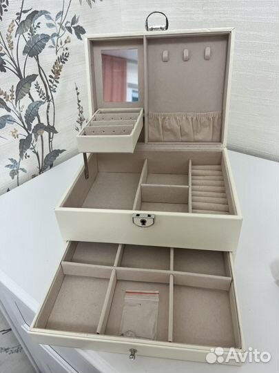 Шкатулка для украшений