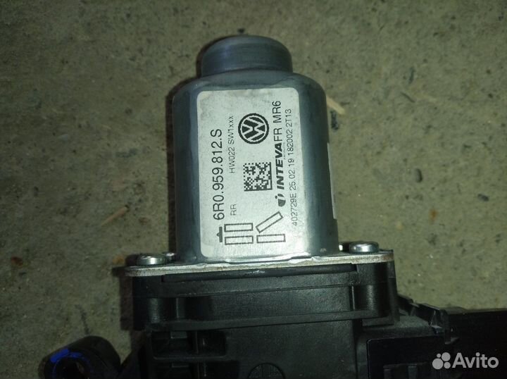 Мотор стеклоподъемника задней правой двери Polo