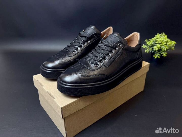Кроссовки Armani удобные