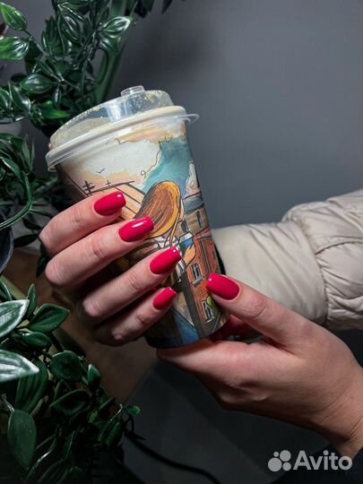 Модель на маникюр