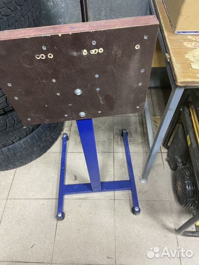 Стойка для хранения лодочного мотора