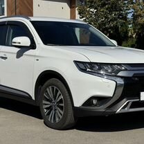 Mitsubishi Outlander 3.0 AT, 2020, 136 500 км, с пробегом, цена 2 740 000 руб.