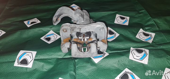 Суппорт тормозной задний левый Honda Civic 4D