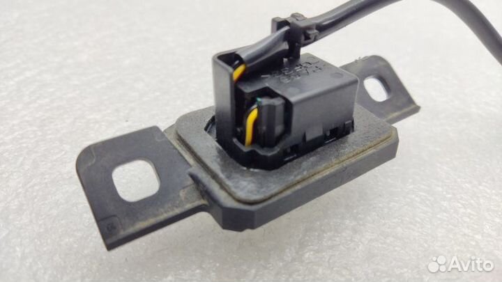 Кнопка открывания багажника Toyota Camry 70 2arfe
