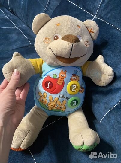 Развивающая игрушка говорящий мишка chicco teddy