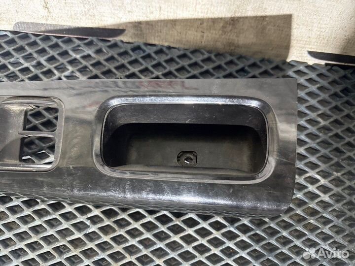 Накладка кнопок стеклоподъемника передняя правая