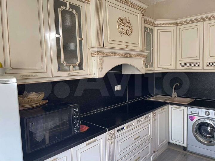 2-к. квартира, 76 м², 2/10 эт.