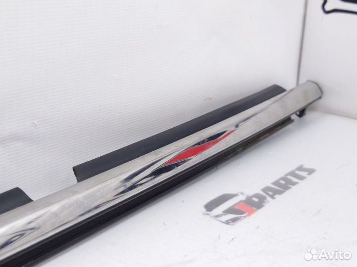 Хром молдинг двери задней левой Toyota RAV4 40