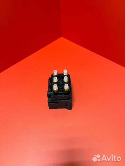 Блок клапанов Ауди Q7 7L0698014