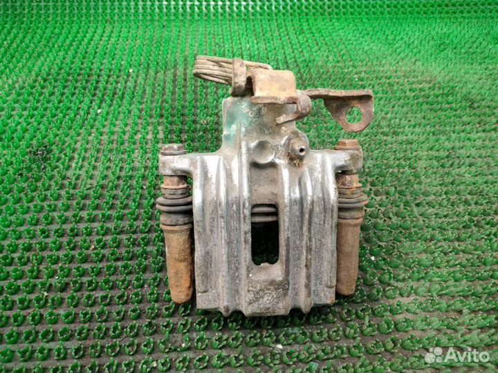 Суппорт задний правый Volkswagen Passat B5 2000