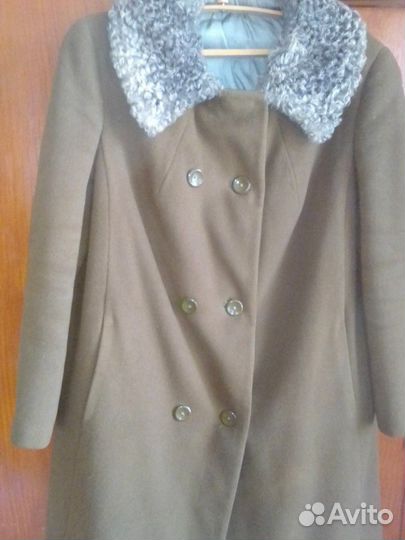 Пальто зимнее драповое с каракулевым воротником