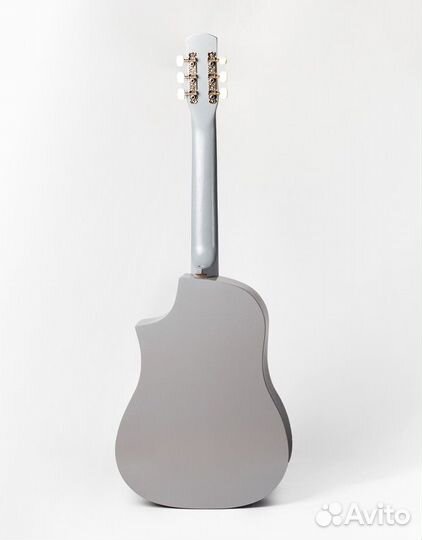 Акустическая гитара с вырезом