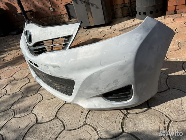 Передний бампер toyota vitz NSP130 дорест