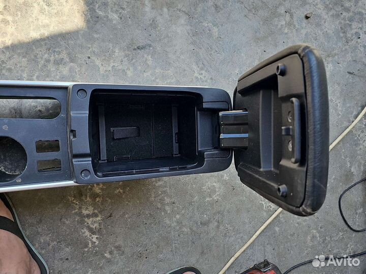 Подлокотник,средняя консоль Mazda CX-7