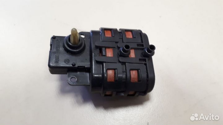 Моторчик привода заслонок отопителя вакуумный