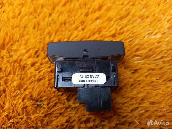 Кнопка блокировки двери передняя правая Volkswagen