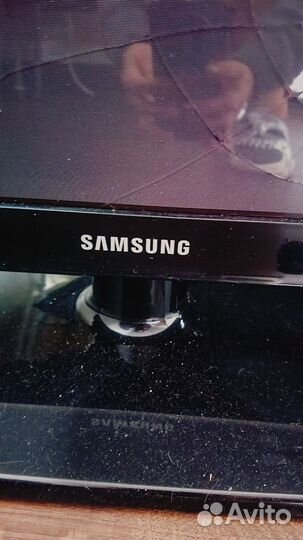 Продам телевизор Самсунг 43