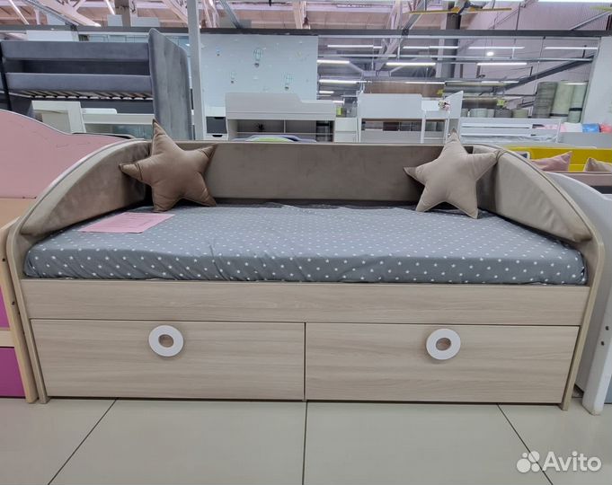 Детская кровать с мягкими элементами