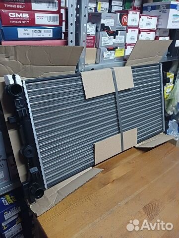 Радиатор охлаждения Volkswagen polo