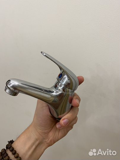 Раковина 61 см с пьедесталом + кран и шланги