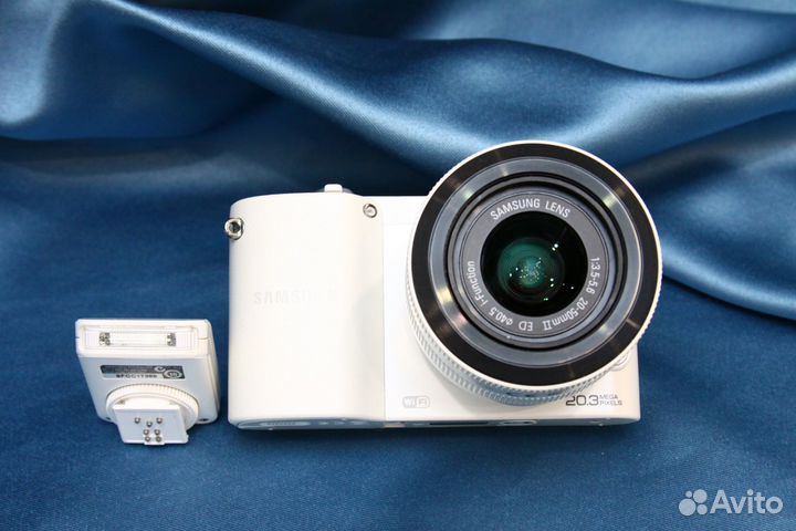Samsung NX1000 + штатный зум 20-50 с чехлом