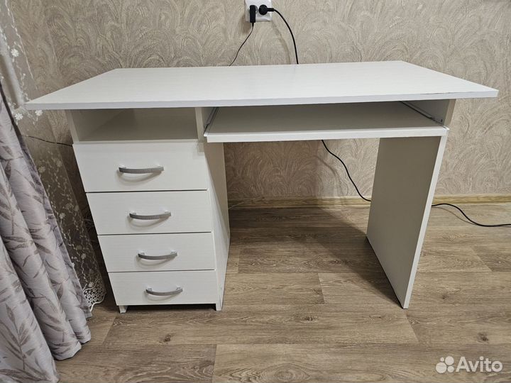 Компьютерный, письменный стол