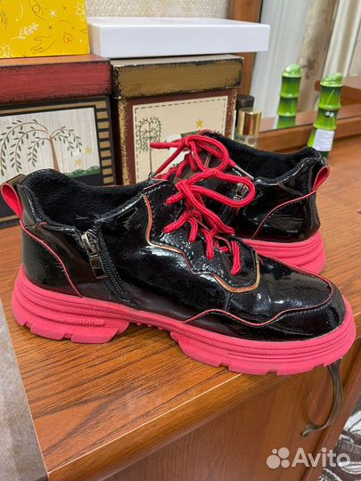 Кроссовки для девочки