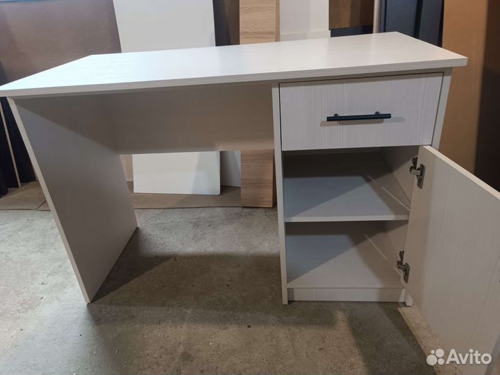 Детский письменный стол