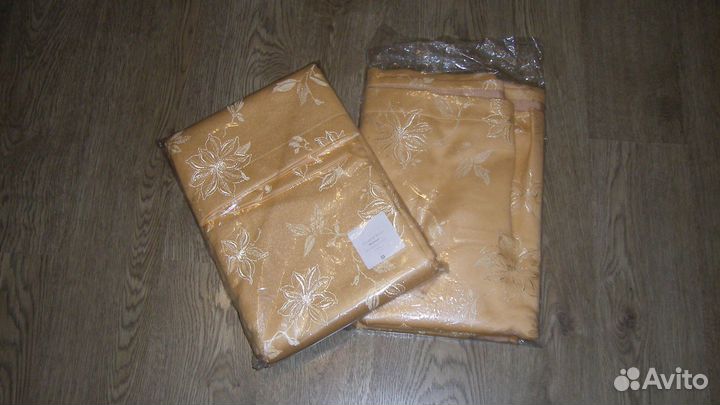 Новые шторы 2 шт 145х280 на тесьме, цвет золотой
