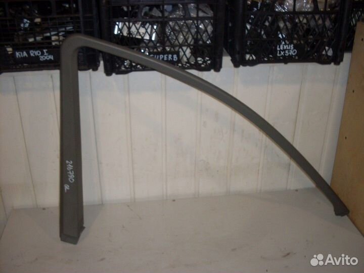 Рамка стекла передней левой двери