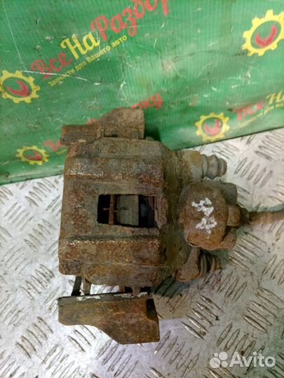 Суппорт задний левый Chrysler Pacifica внедорожник