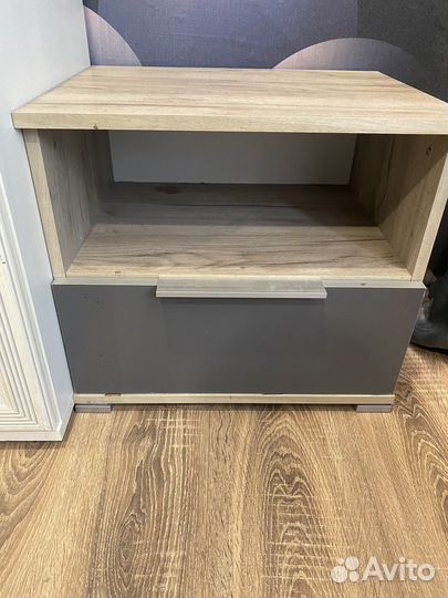 Тумбочка прикроватная
