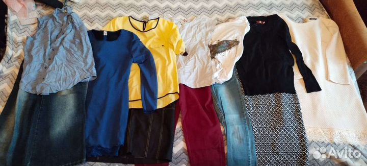 Шесть пакетов с вещами