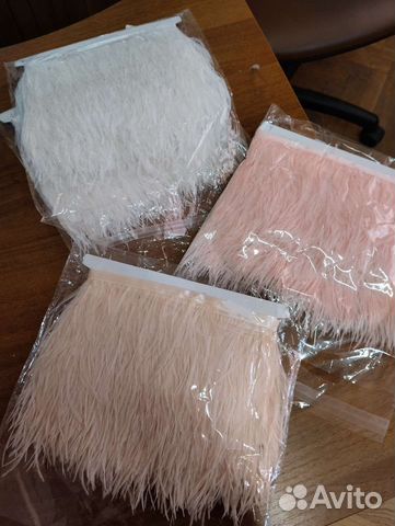 Перья страуса на ленте