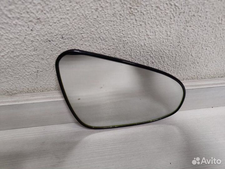 Зеркальный элемент правый Toyota Camry V50 V55
