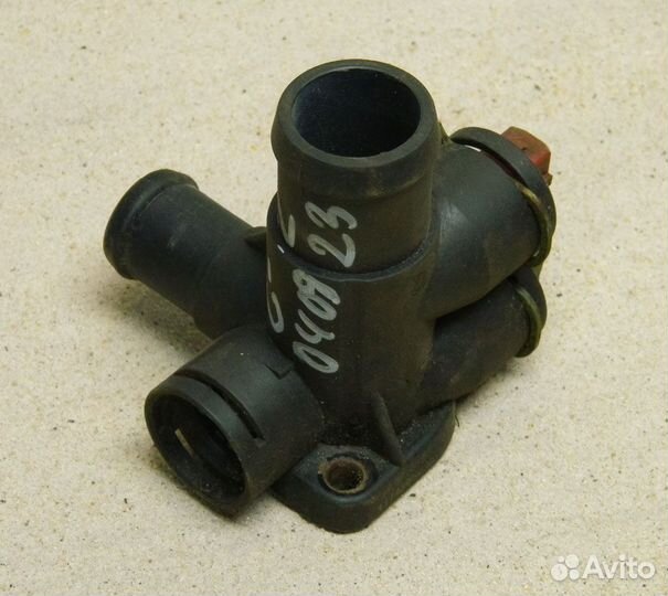 Фланец охлаждения Audi 80 B3