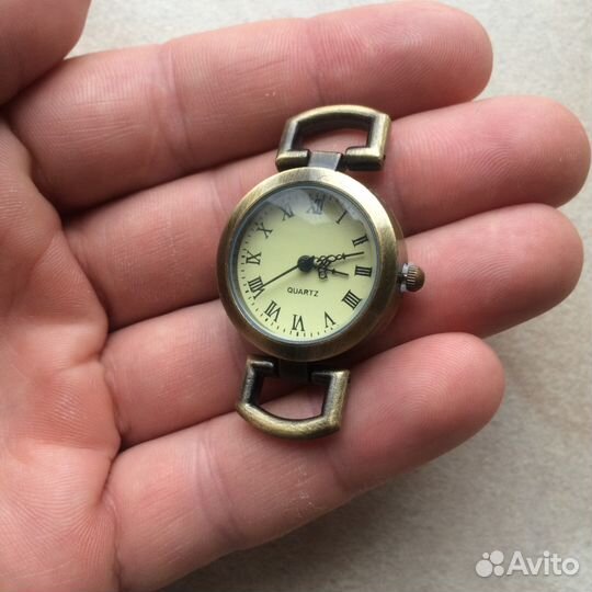 Часы, ручные кварцевые часы, часовой механизм