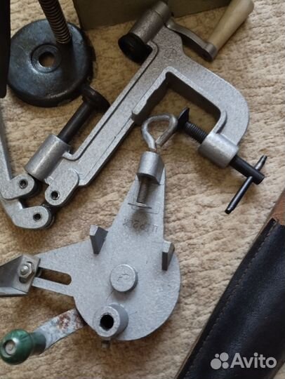 Устройство для снаряжения патронов