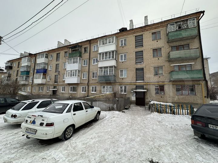 2-к. квартира, 43 м², 1/4 эт.