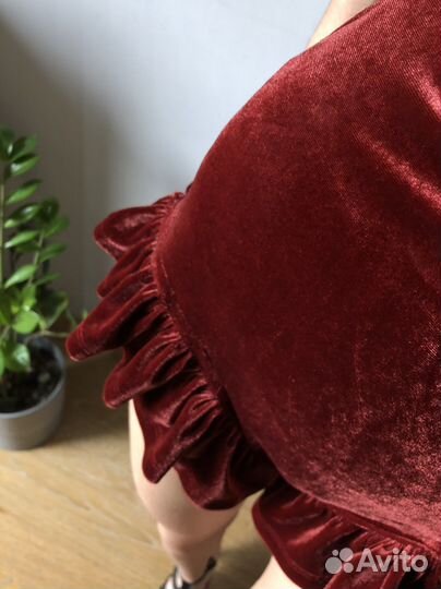 Купальник с рюшами бархатный