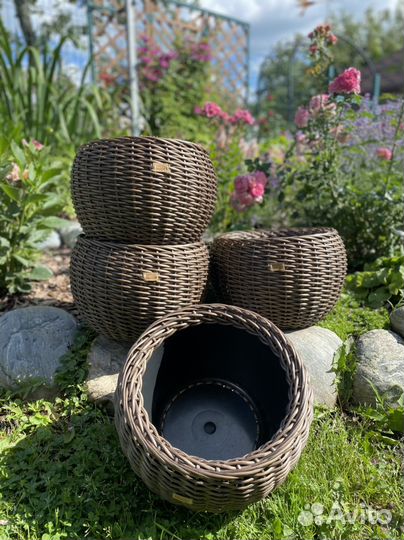 Кашпо уличное для цветов из ротанга. Комплект