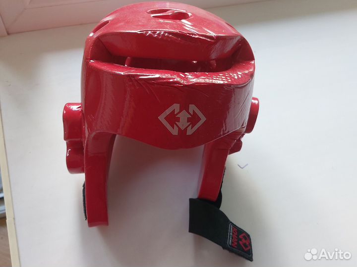 Перчатки и шлем для тхэквондо