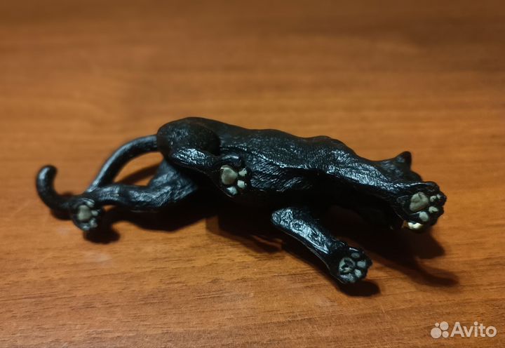 Фигурка пантеры
