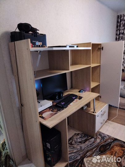 Письменный стол