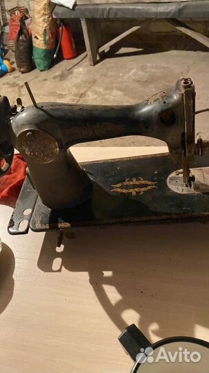 Швейная машина Singer