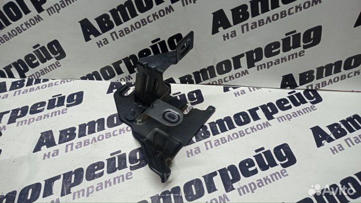 Кронштейн бачка омывателя Volkswagen Passat 3C2