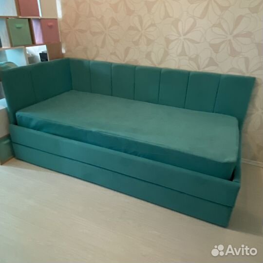 Кровать для ребенка подростка мягкая
